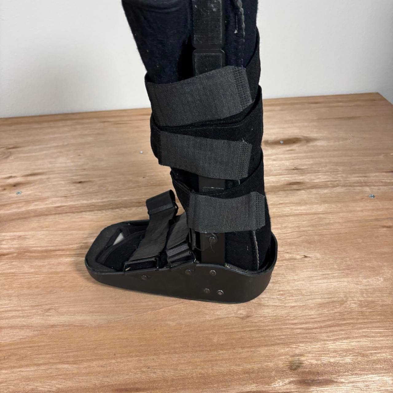 DJO MaxTrax Walking Boot Black Ankle Foot Stress Fracture Support Size Medium