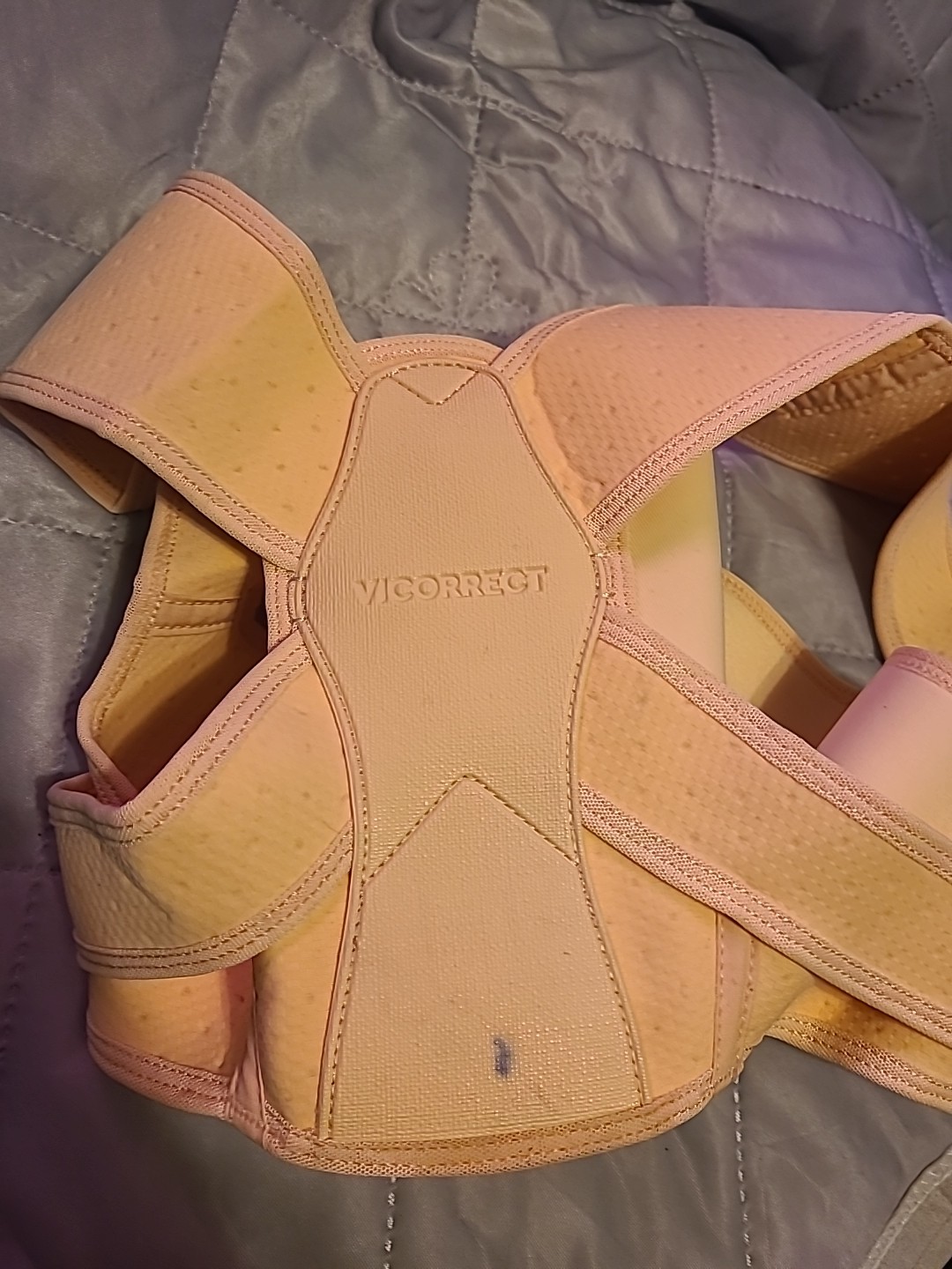Vicorrect Posture Corrector Women’s and Men’s Size M/L Cream Adjustable Support