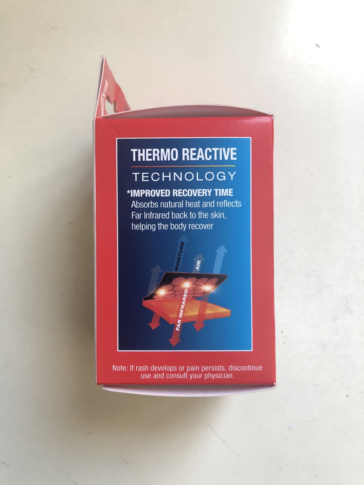 Mueller Reversible Compression Glove with Thermo Reactive Technology