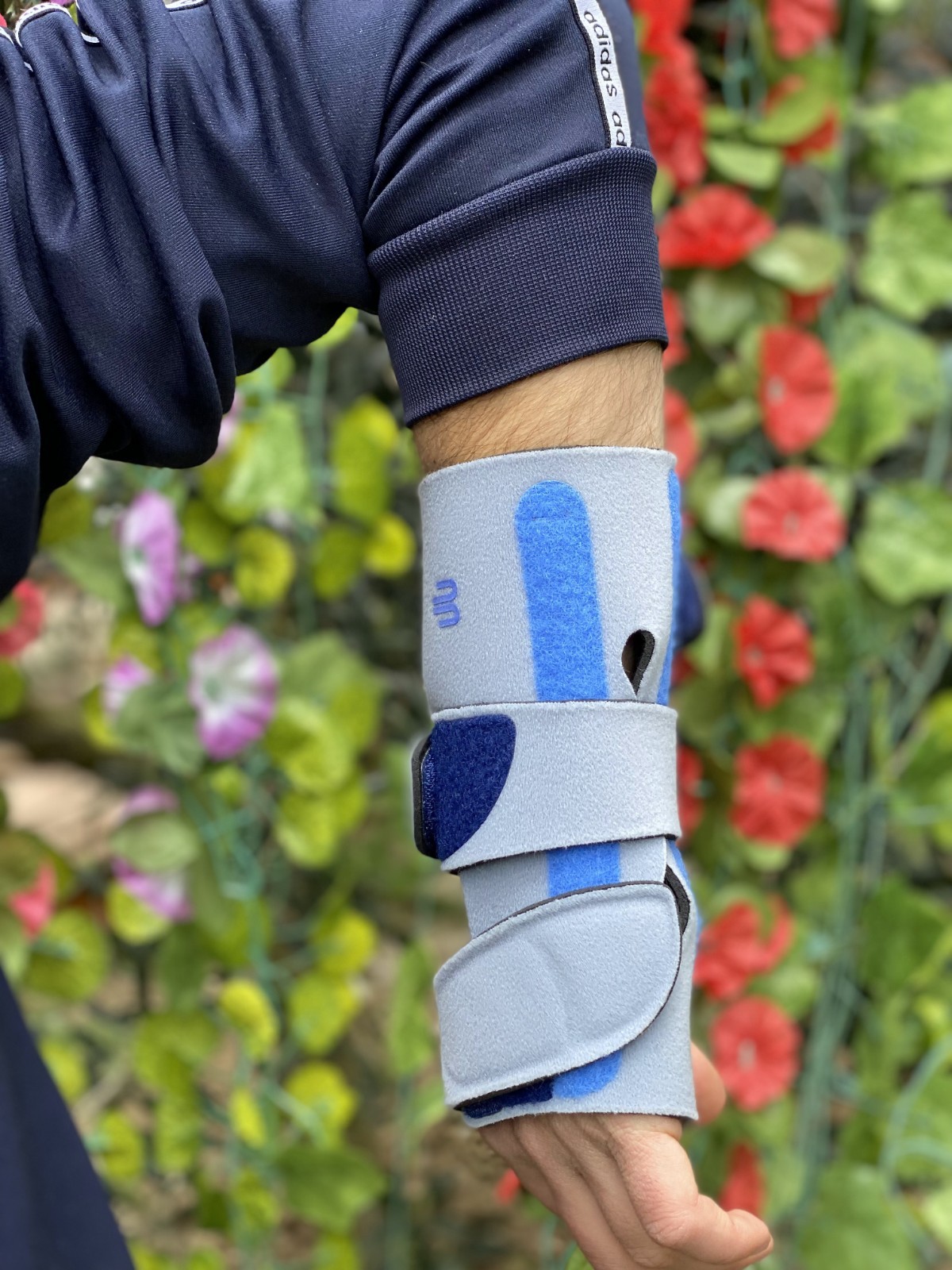Bauerfeind Manuloc Wrist Stabilizing Support Size 1 Left Carpus Joint