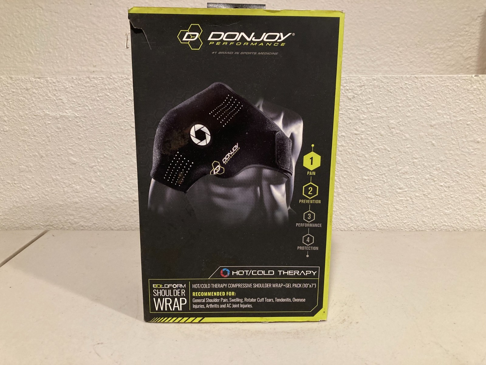 Donjoy Performance Hot Cold Therapy Compressive Shoulder Wrap
