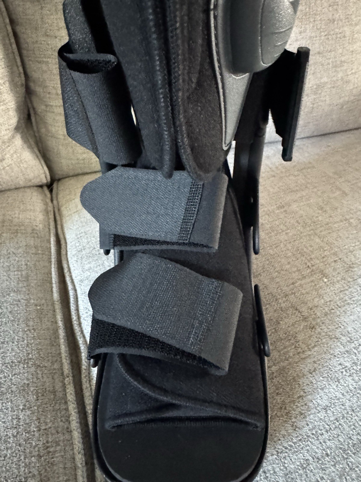 BREG soft gait air walker,short medium size