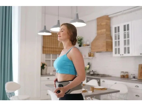 BACKOSAGE CORDLESS DECOMPRESSION BACK MASSAGE BELT – WHITE/TAN