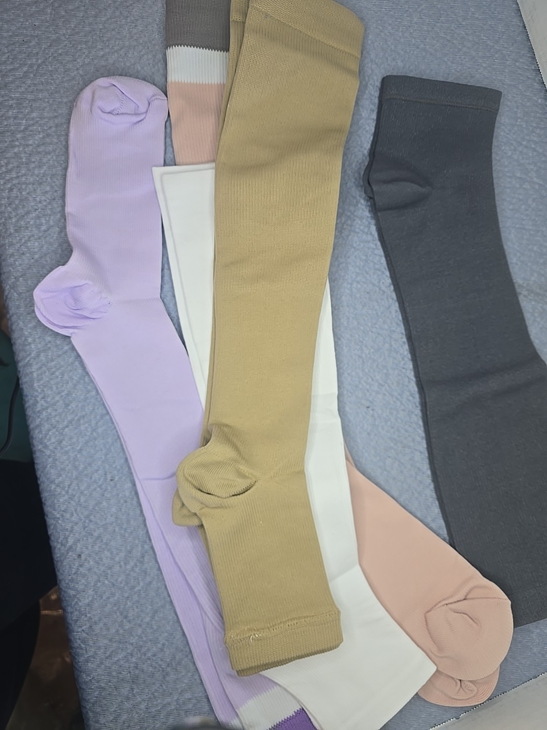 5 Pairs Compression Socks Set – 3 Toeless & 2 Full Toe – 15-20mmHg Stylish Color