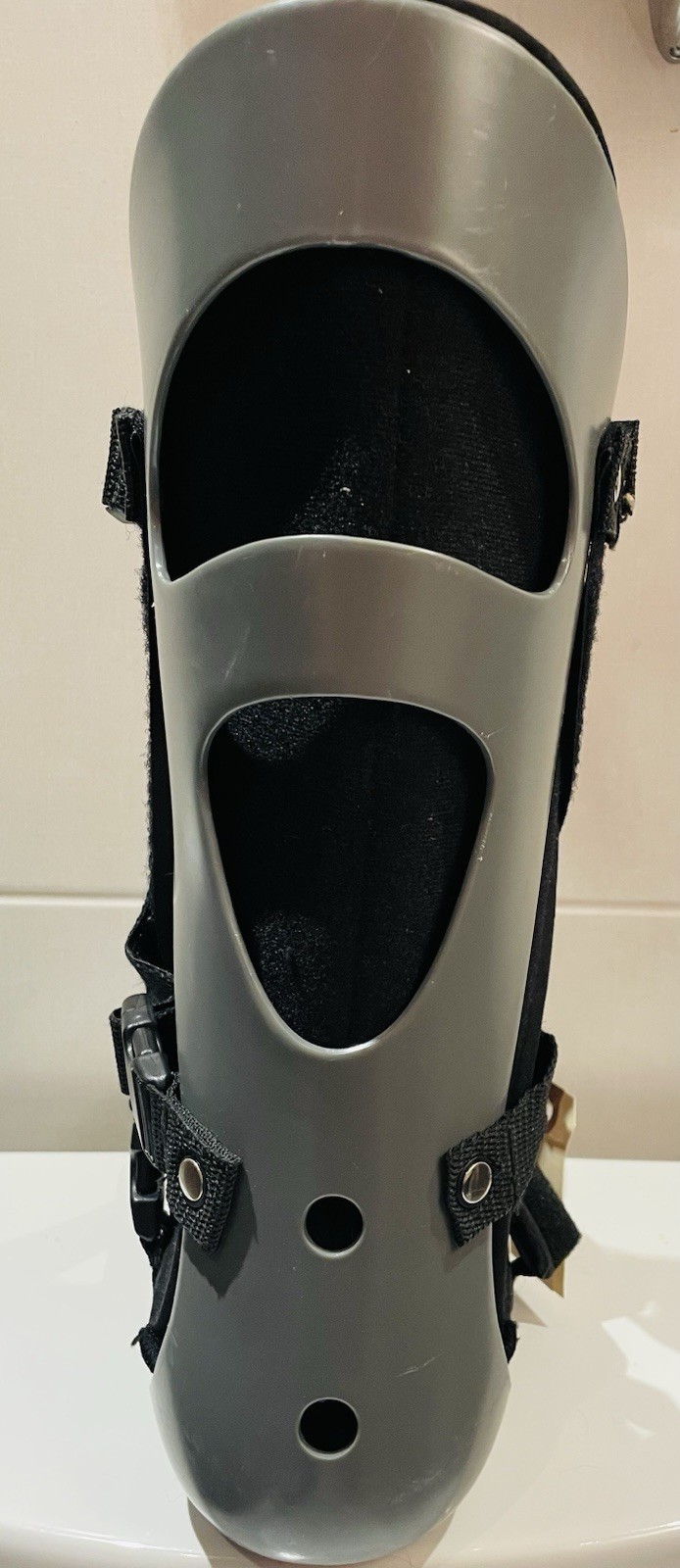 Night Splint For Plantares Fasciitis,boot hard shell Size M (New)