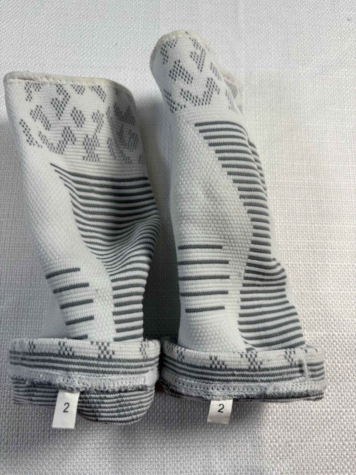 Bauerfeind Compression Support Sleeves White Gray Size 2 Pair Athletic Gym