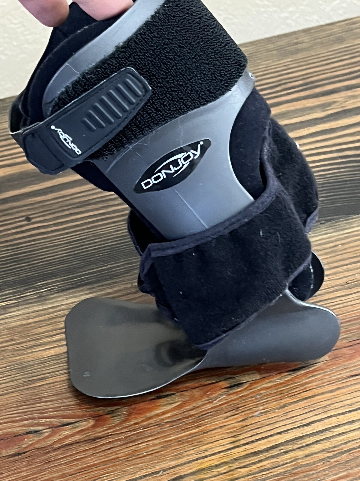 DonJoy Velocity Extra Support Ankle Brace STD Black Lace Up Calf Right Large