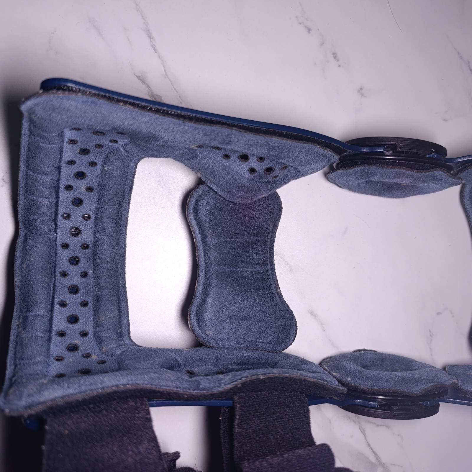 4L size Bauerfeind SecuTec GENU Stabilizing knee orthosis joint relieves Germany