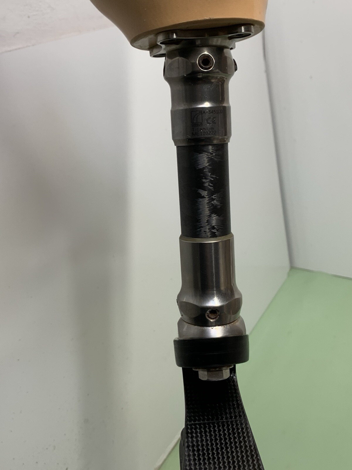 Artificial Leg Prosthetic Knee Titanium Carbon Fiber Ossur ￼￼