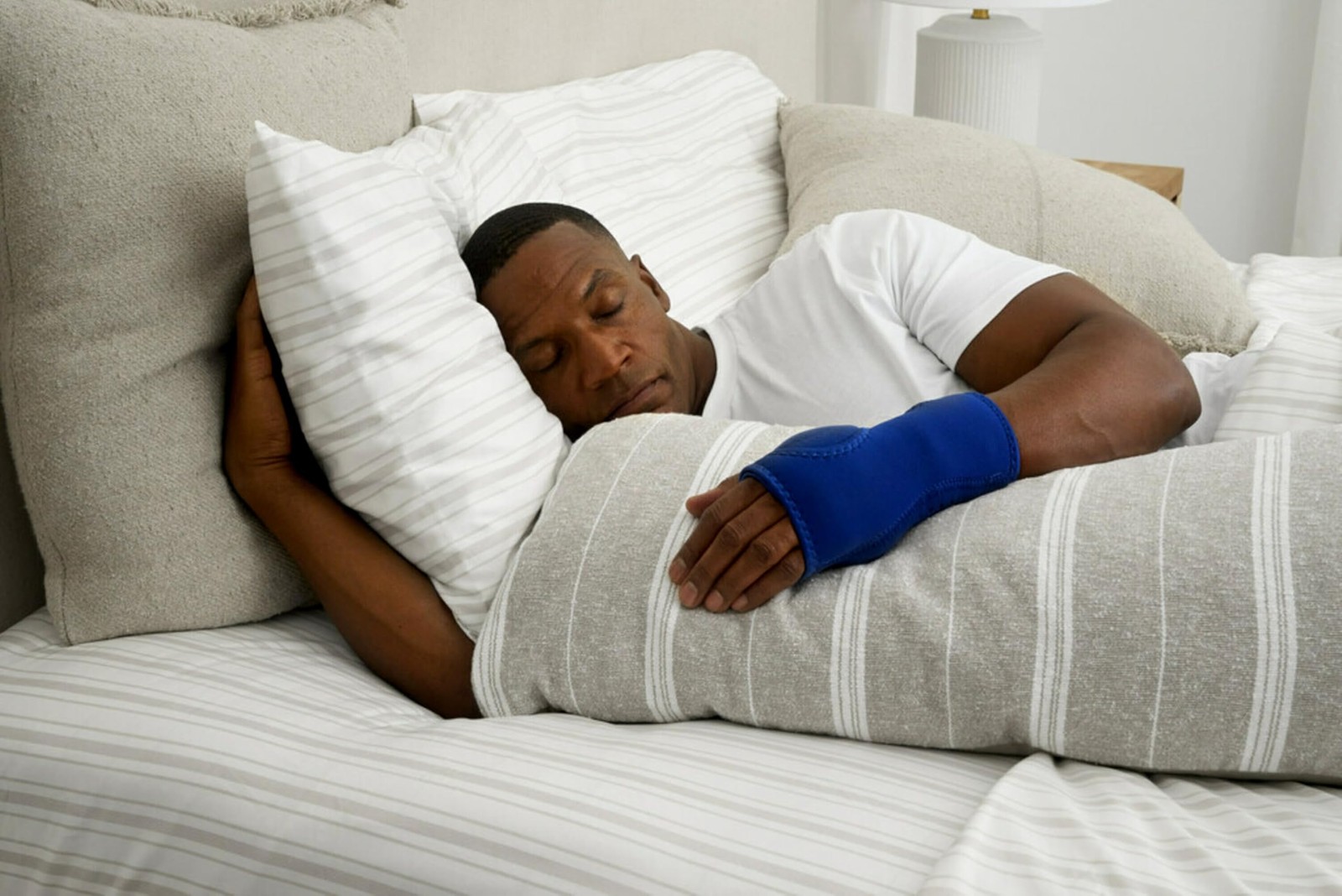 Futuro Night Wrist Sleep Support Brace, Adjustable Nighttime Splint for Carpa…