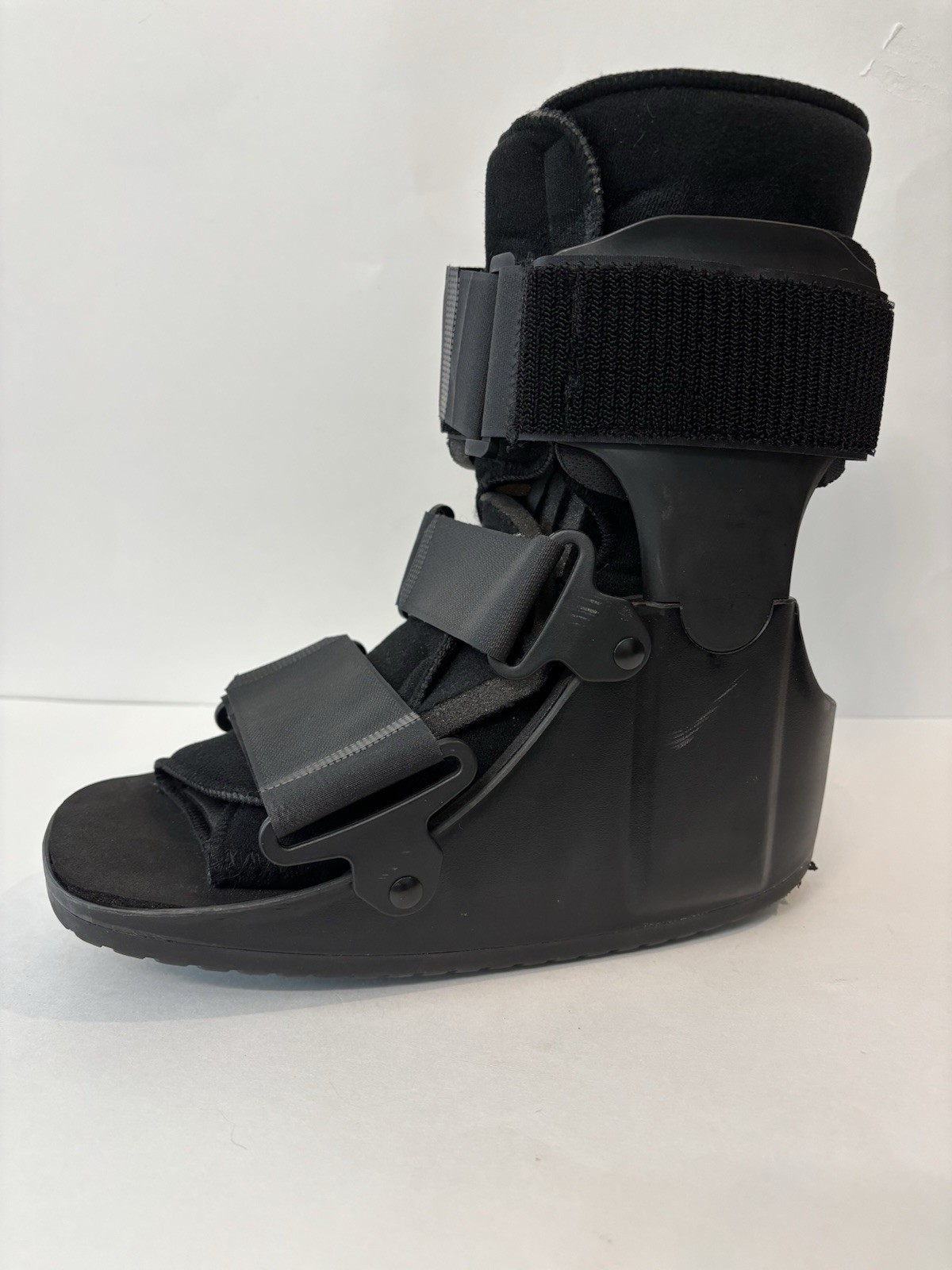 United Ortho Short Cam Walker Fracture Boot, Small, Black