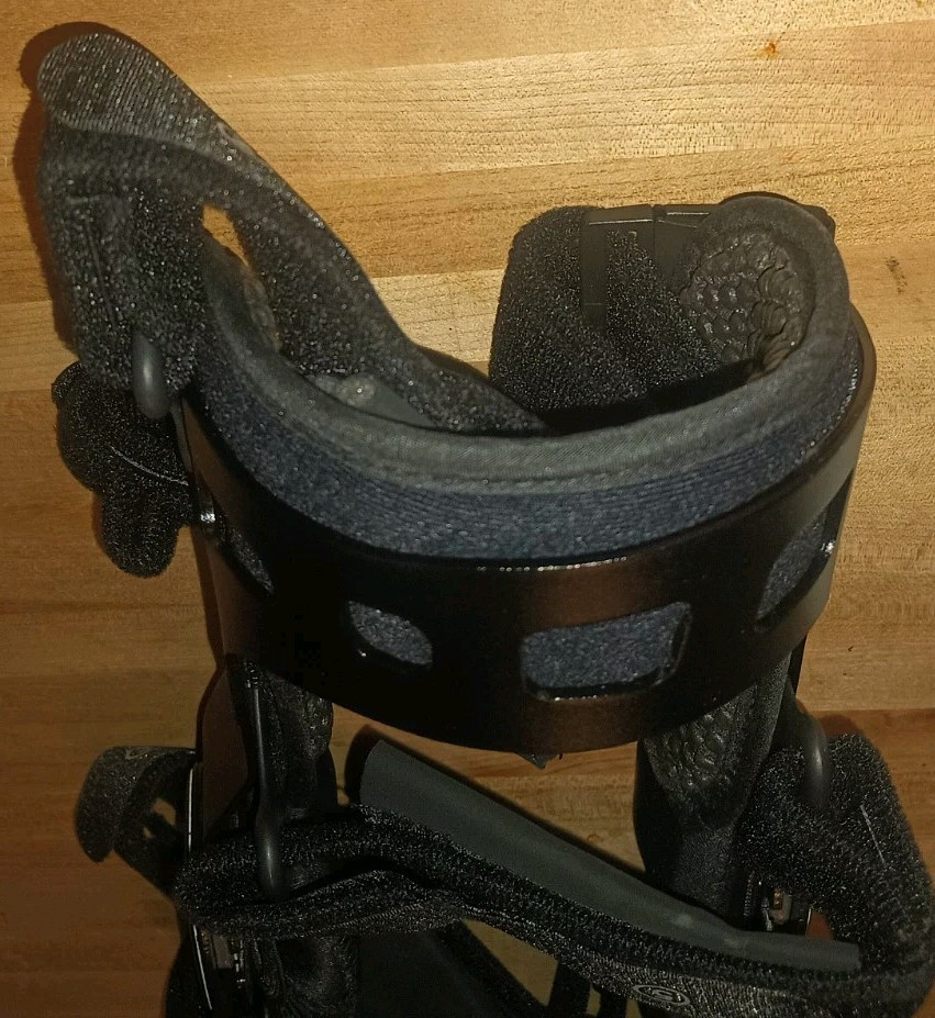 Coretech 845 OA Knee Brace Right Size Small With Manual & Angle Adjusters & Key