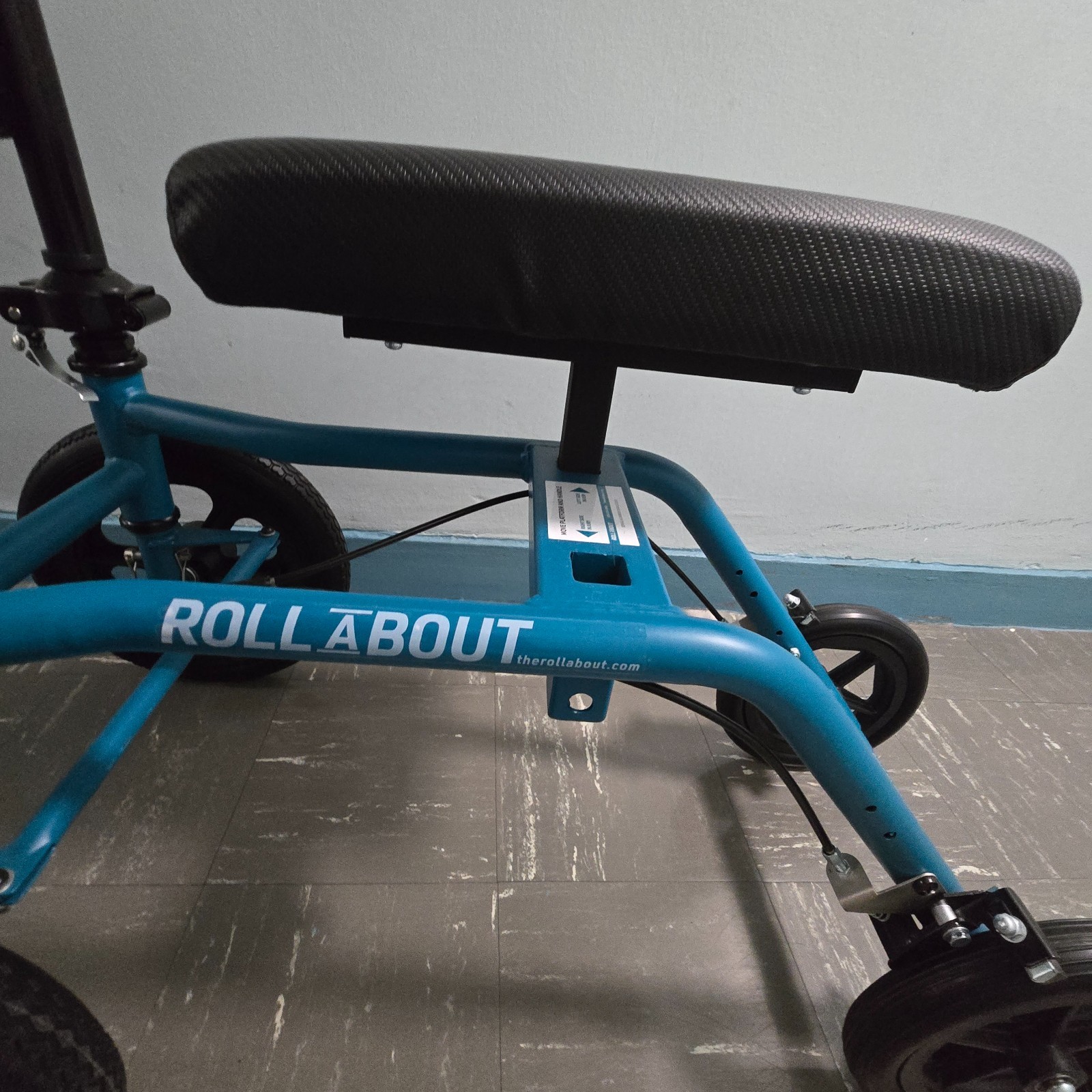 the all terrain roll about support scooter for leg / knee or foot support