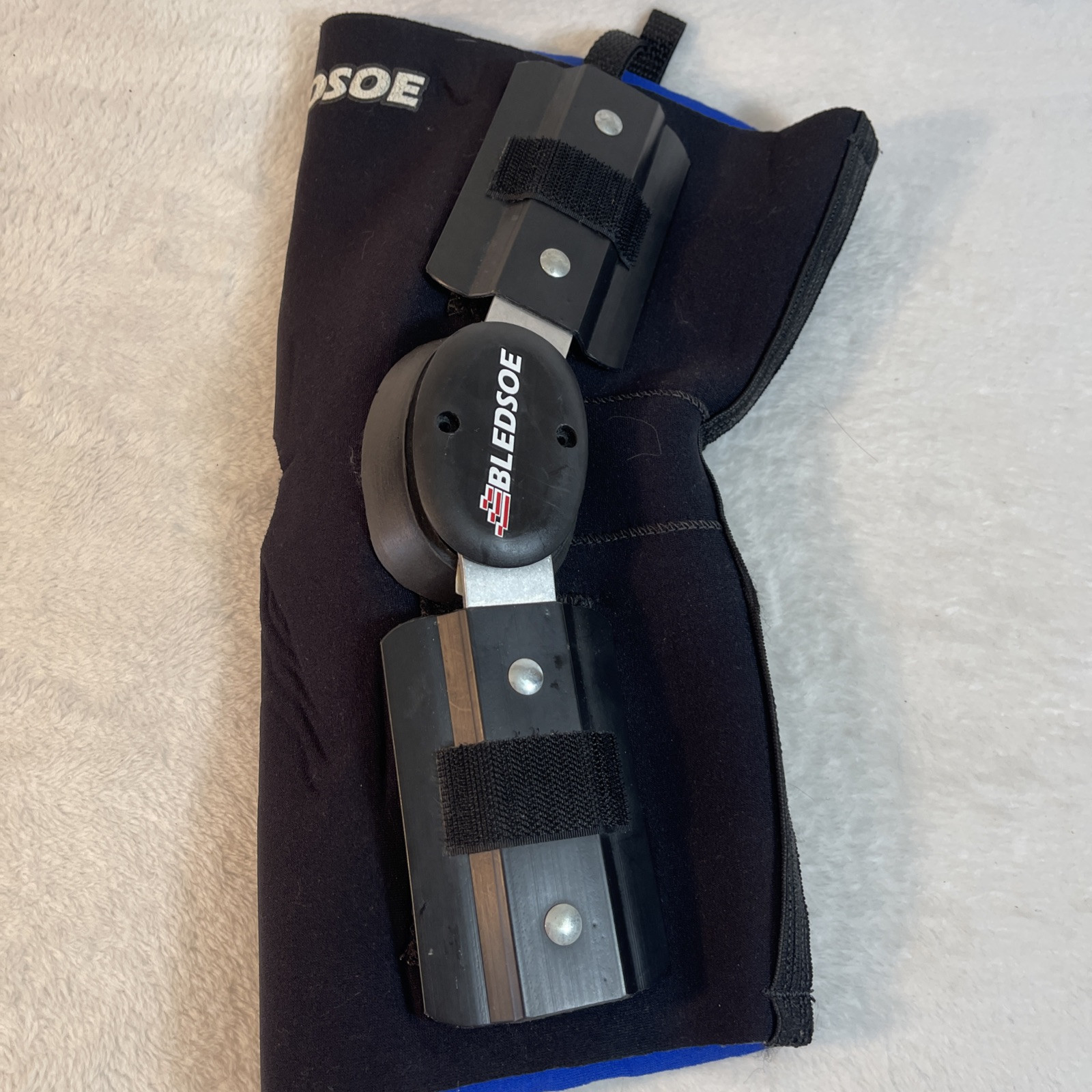 Bledsoe Bilateral Hinged Knee Brace Med Black Neoprene Adjustable Support Sleeve