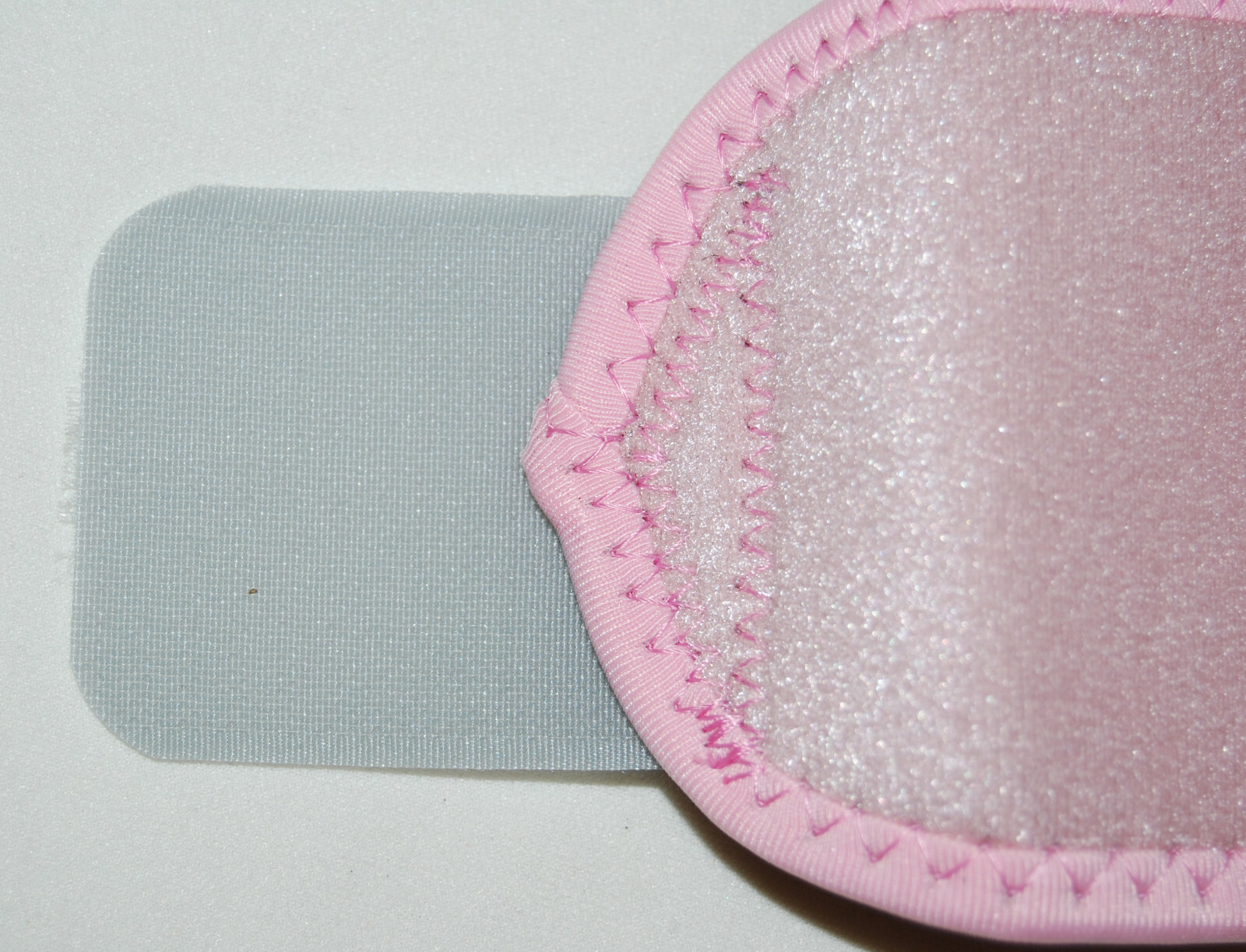 New 2-Pack Pink Compression Wrist Wraps for Pain Relief OSFM