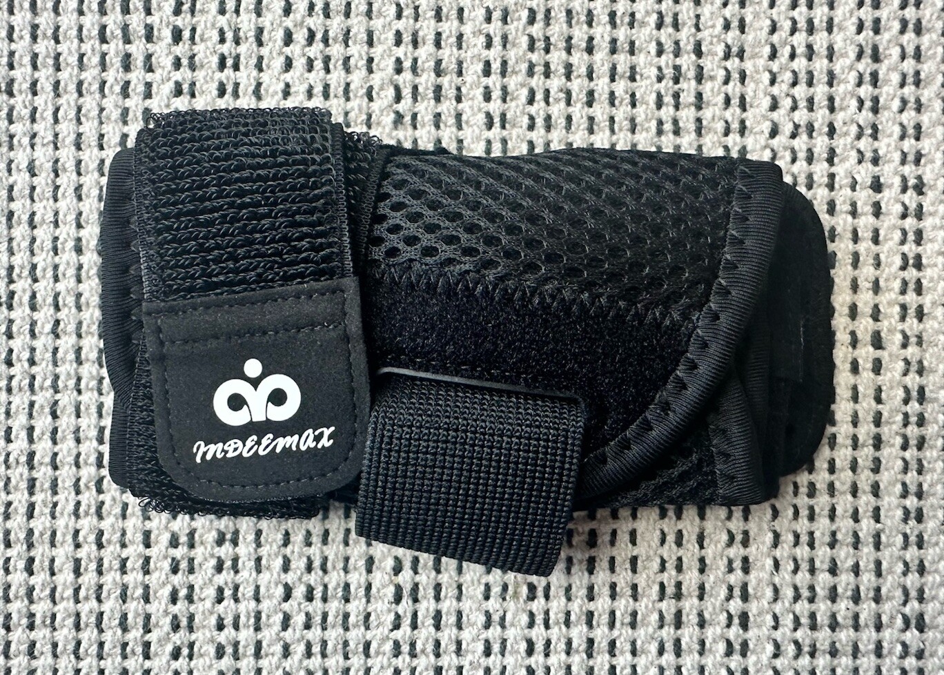 INDEEMAX Unisex Black Adjustable One Piece Wrist Brace Carpel Tunnel Arthritis