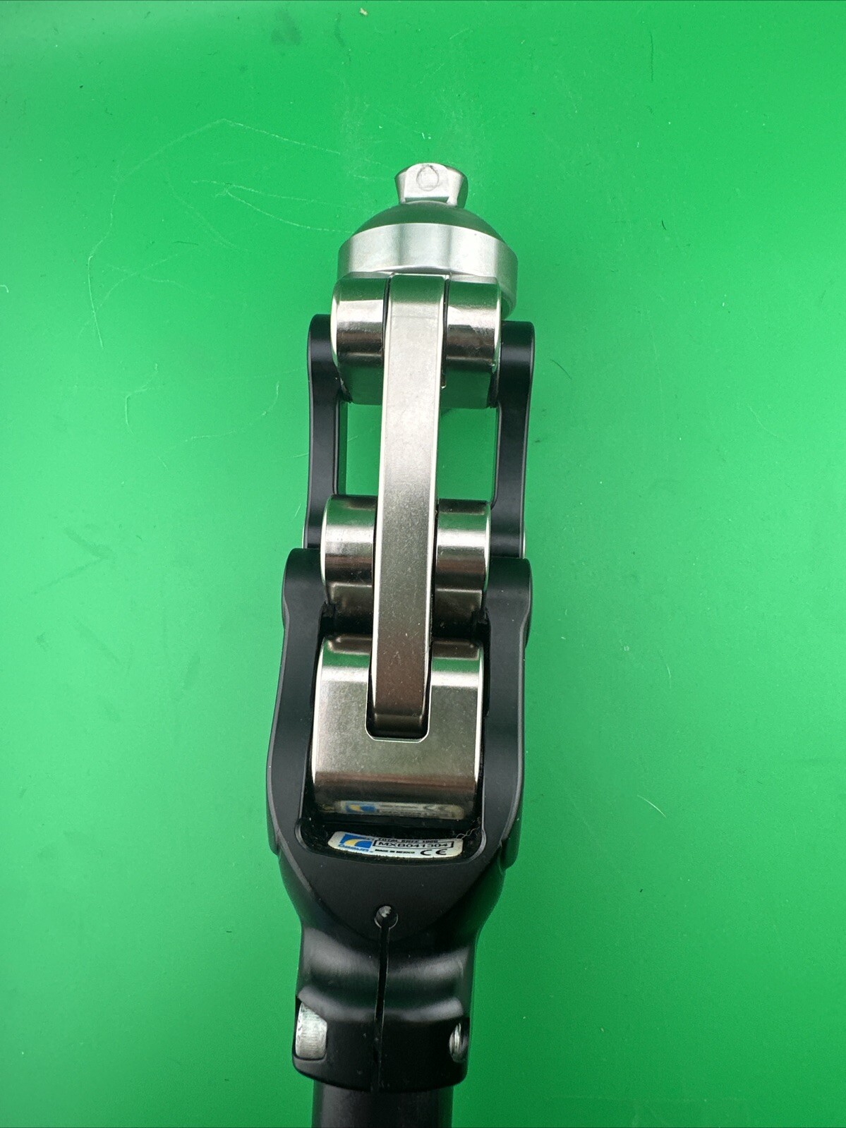 Ossur 1900 Prosthetic Knee. Comes W/ Pylon & Threaded Top Adapter