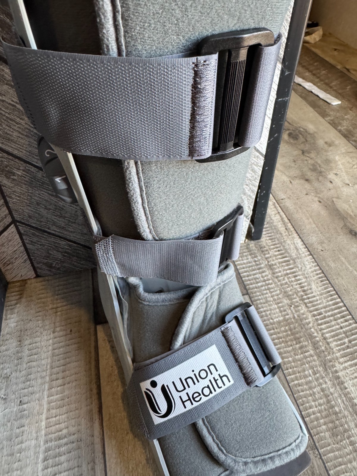 AIRCAST Walking Boot Size Small – Used Mid Calf Height Branded Union Hospital