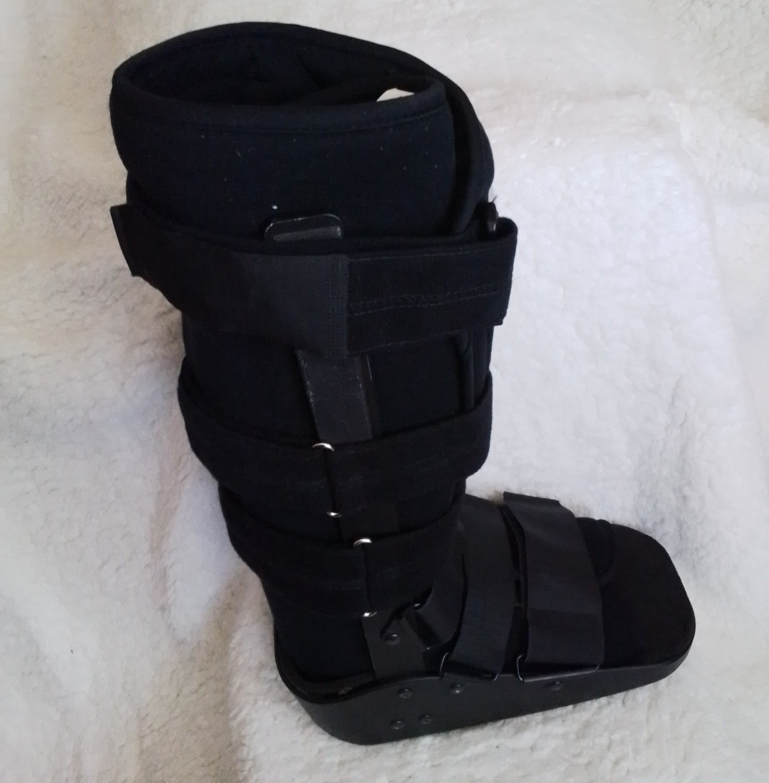 Maxtrax DJO, LLC. Air Walker Pneumatic Orthopedic Walking Boot Size Medium