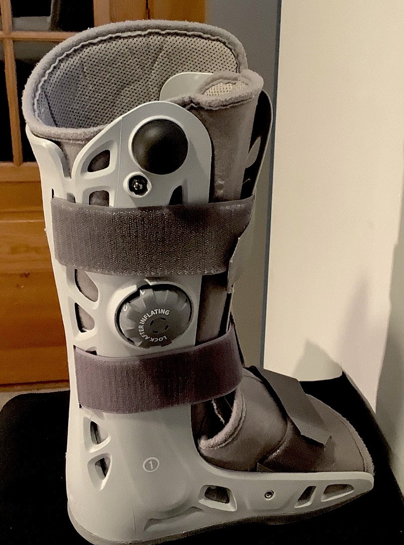 Aircast Softstrike Walking Post Surgical Boot Air Bag Pump Walking Cast DJO – Sm
