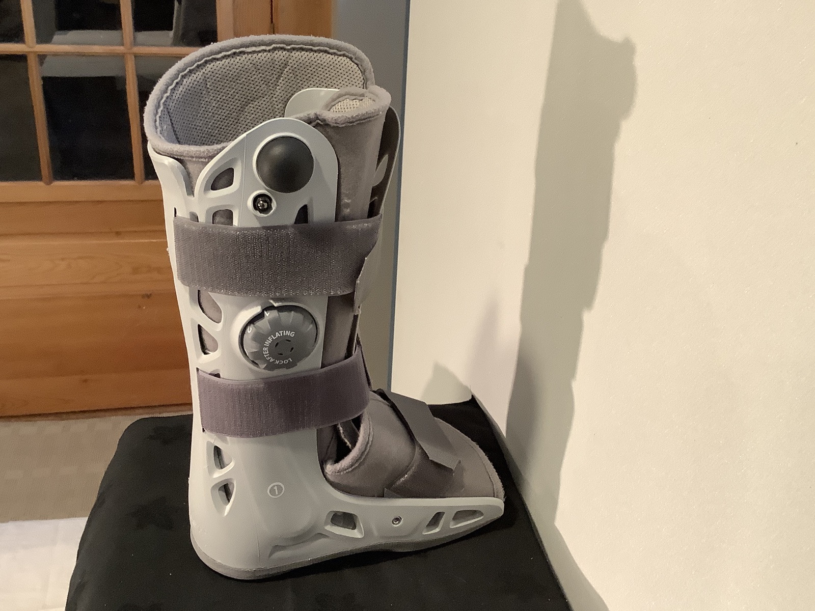 Aircast Softstrike Walking Post Surgical Boot Air Bag Pump Walking Cast DJO – Sm