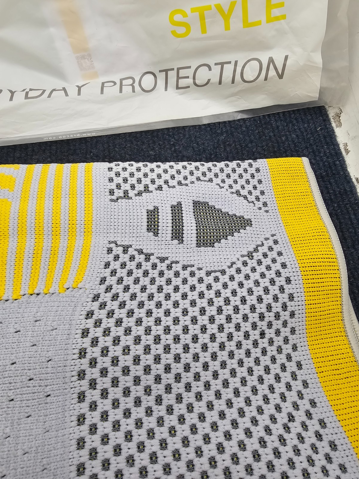 Bracco KP41 Athletics Knee Compression Sleeve Support Unisex Large Gray / Yellow