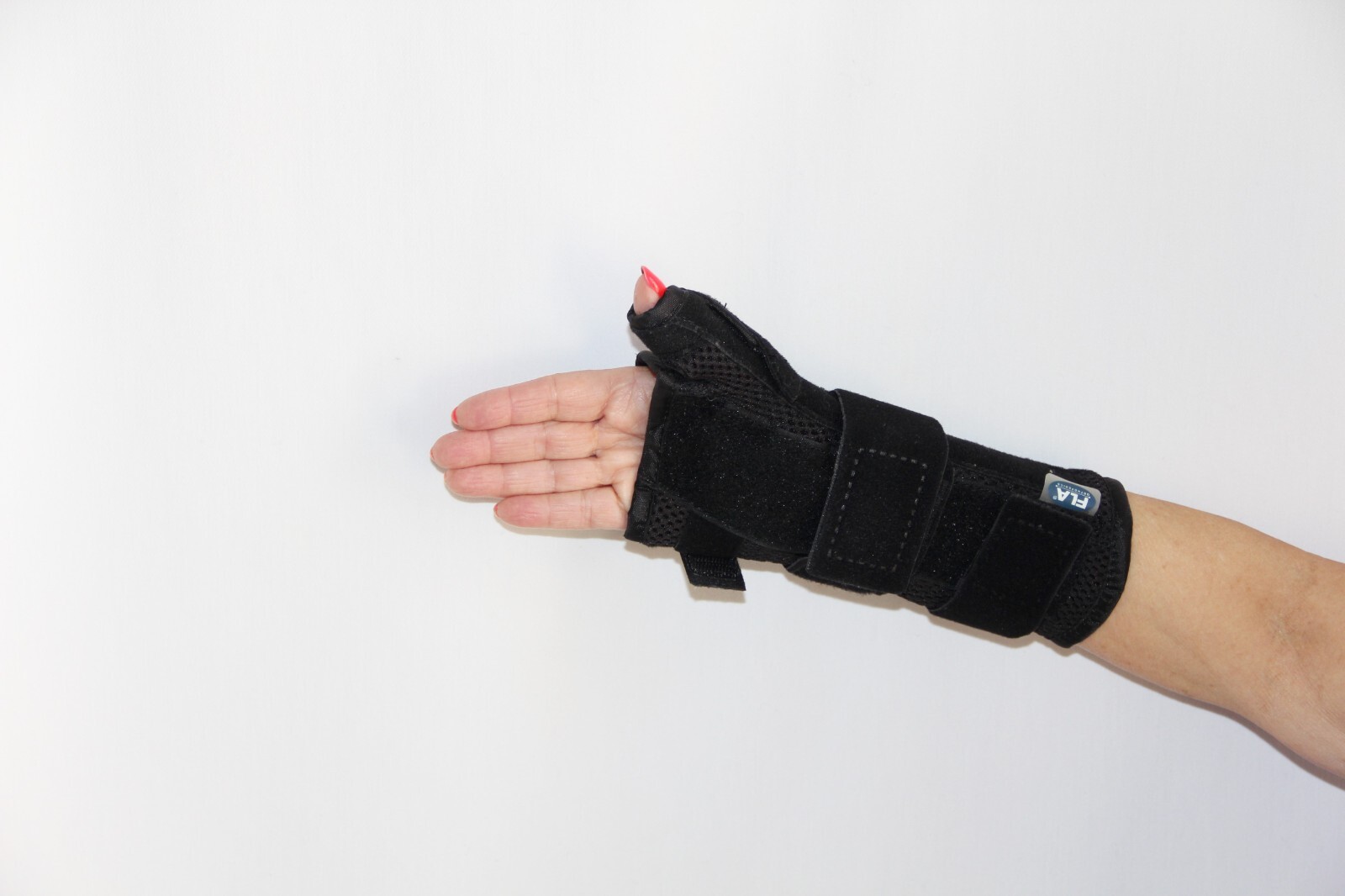 New with Tags Pro-Lite 8” Wrist Brace with Abducted Thumb. Size S/M Right Hand