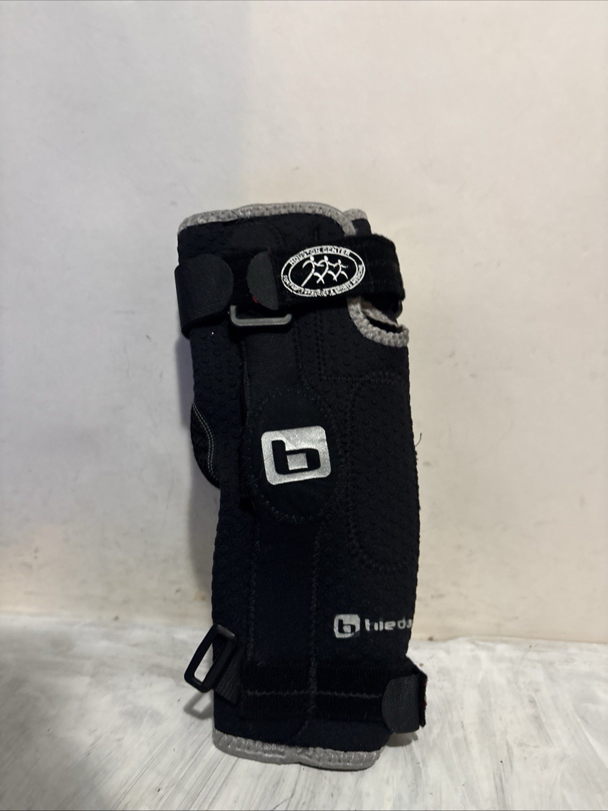 Bledsoe Hinged Elbow Brace Medium