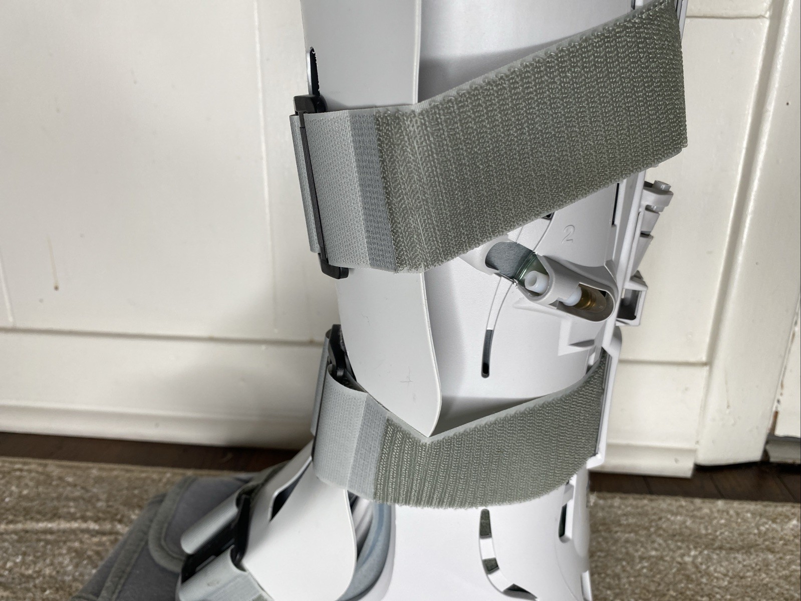 Aircast XP Walker (Extra Pneumatic) Walker Boot Large 01P-M Medium with Inflator