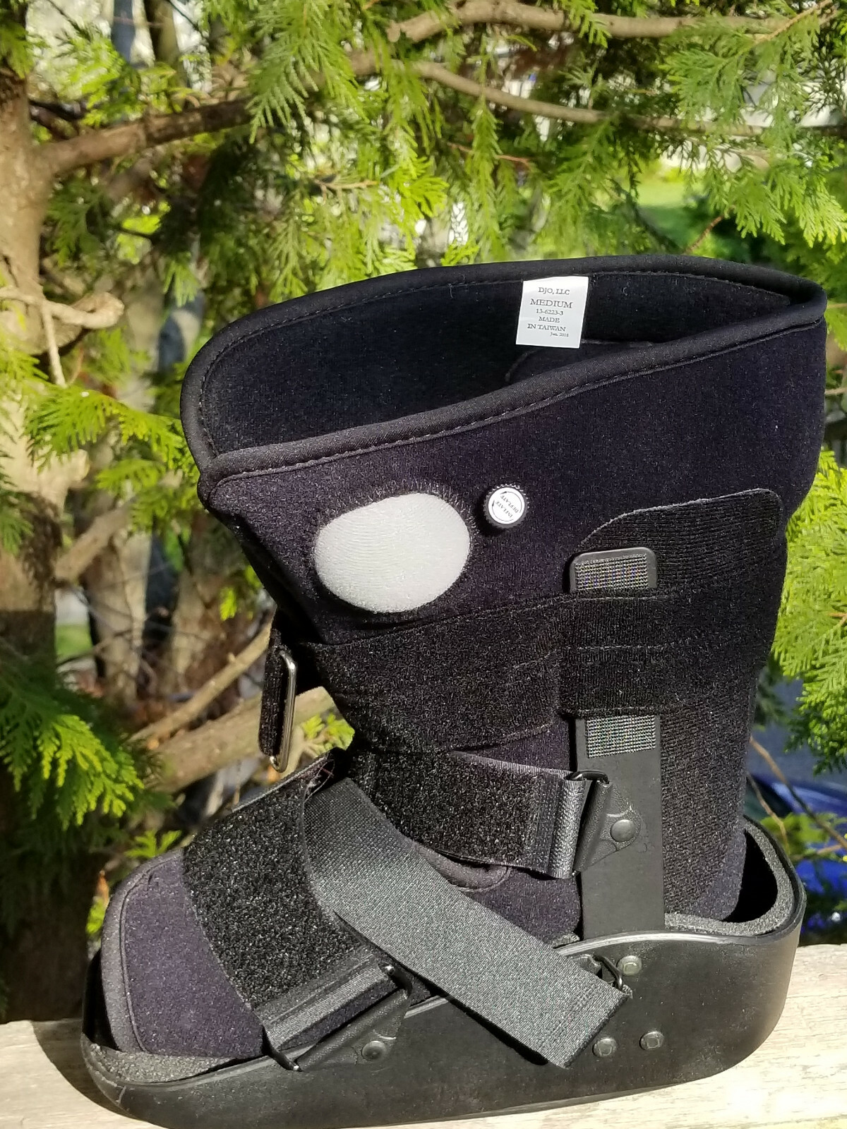 MATRAX DJO , LLC MEDICAL ORTHOPEDIC BOOT WITH PUMP SIZE MED.