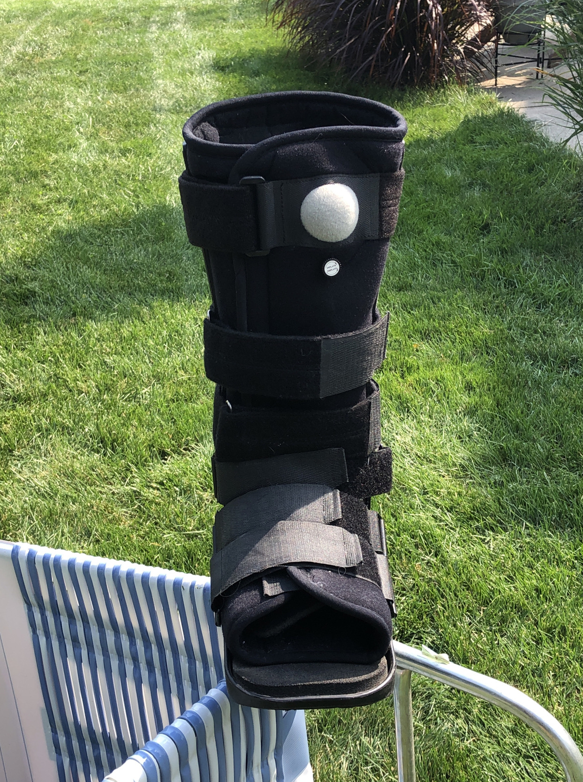 MAXTRAX Orthopedic Inflatable Walking Boot Brace Medium Ankle Foot DJO LLC .