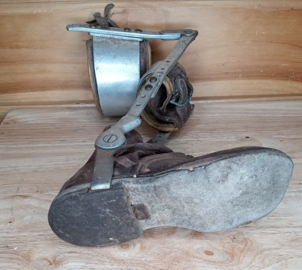 Vintage Child Leg Brace Orthopedic Shoe Metal Leather Polio Knee Support Rare