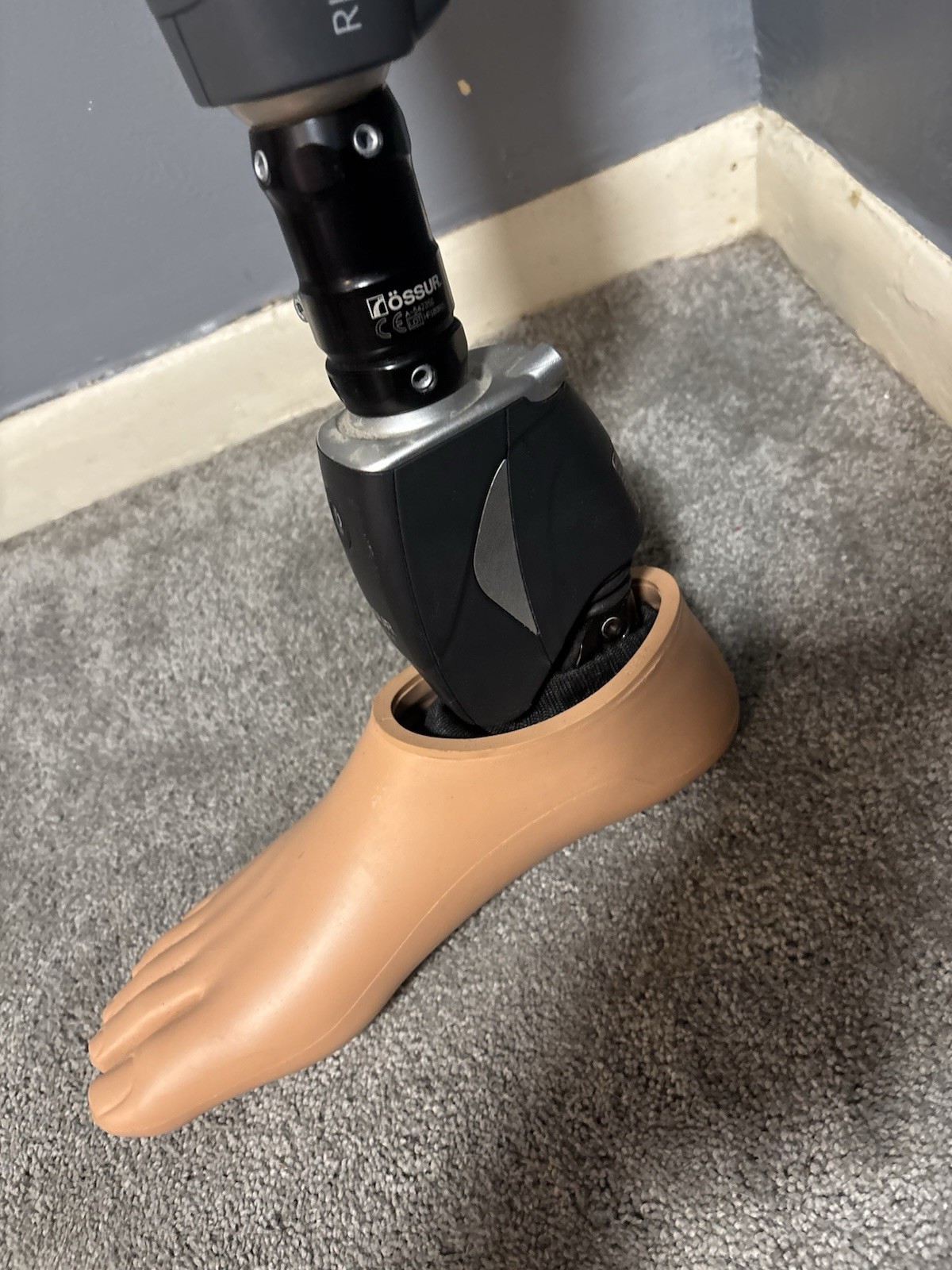 Ossur Rheo Prosthetic Knee with Upper and Lower Attachments Right Leg & Foot
