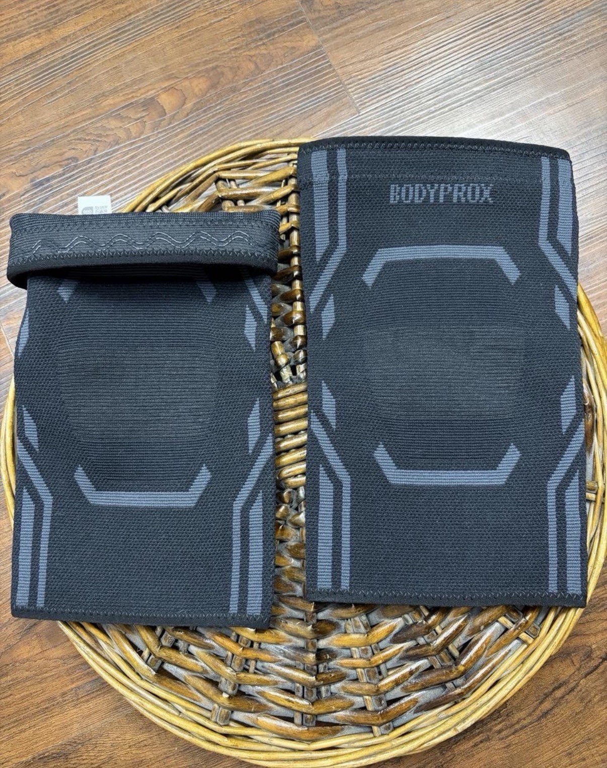 BODYPROX Knee Compression Sleeves Pair, Size M, Black/Gray Nylon Latex Spandex