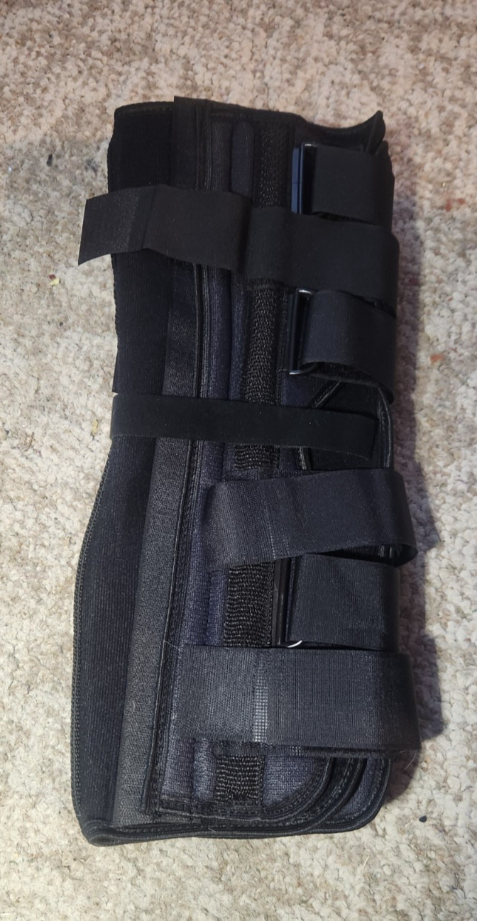 DeRoyal universal form fit knee leg brace immobilizer