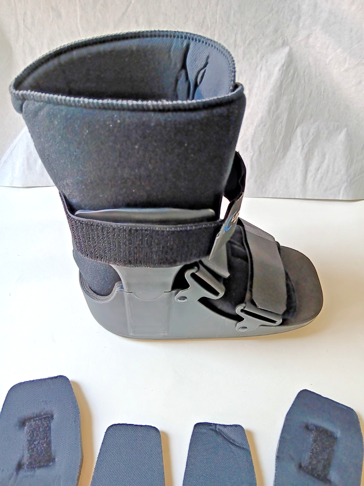 United Ortho USA14015 Short Cam Walker Fracture Boot, Medium, Black Missing Box