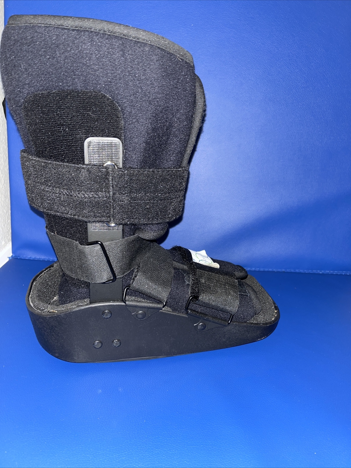 Maxtrax Orthopedic Walking Boot Size Medium Brace Inflate Ankle Foot DJO, LLC