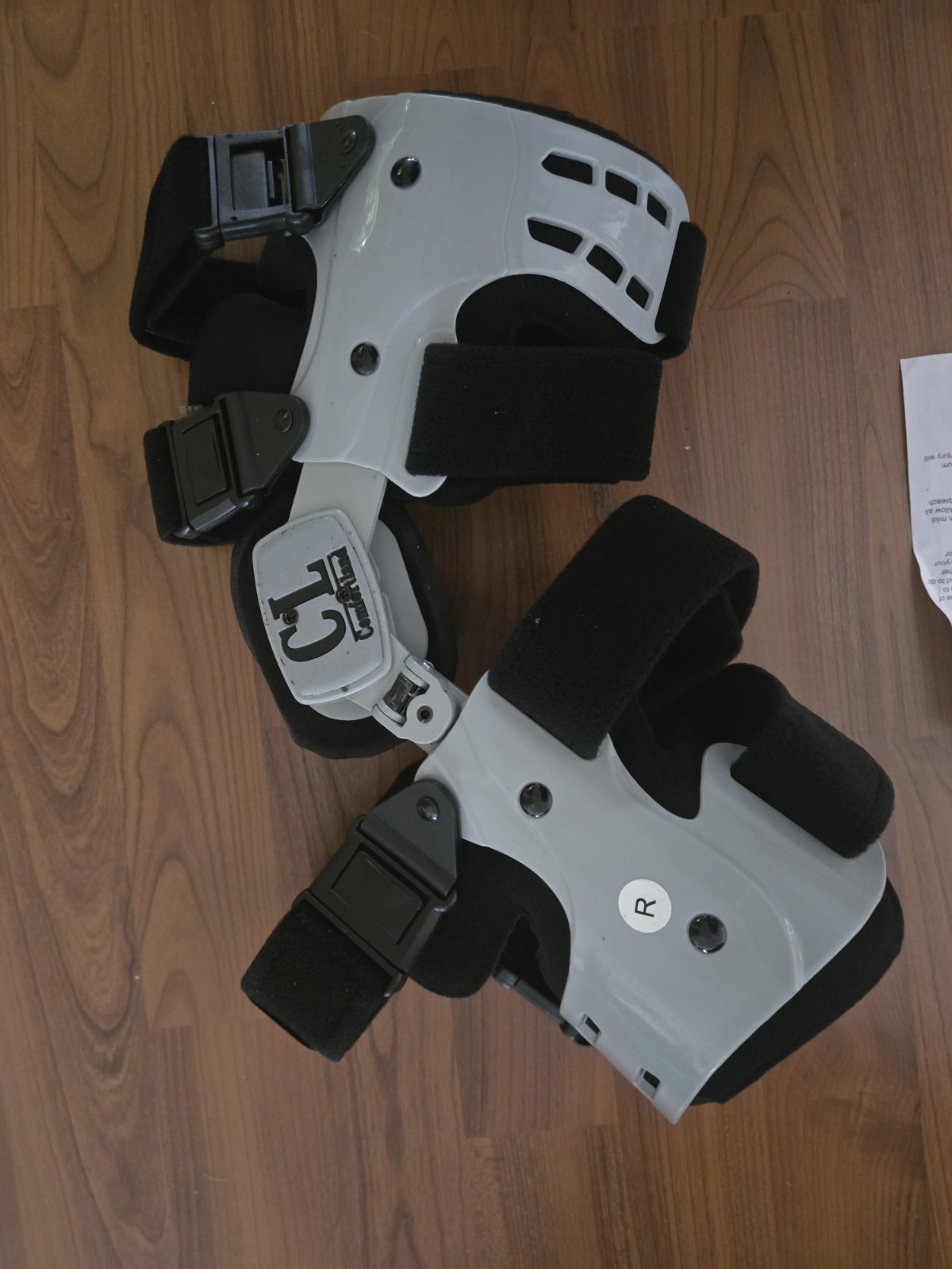 Knee Brace Comfortland OA-200-L and R And Tool Kit