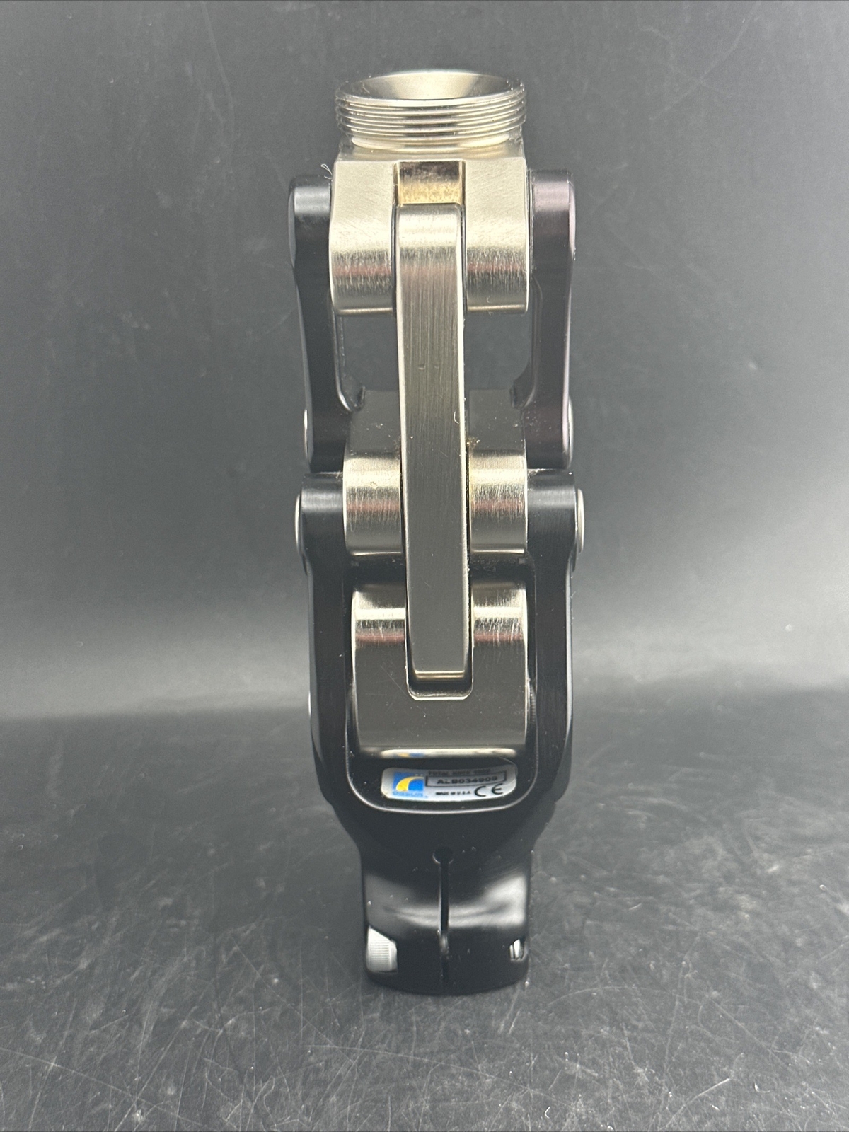 Ossur 1900 Prosthetic Knee. T O T A L knee 1900. Ossur Prosthetic Knee