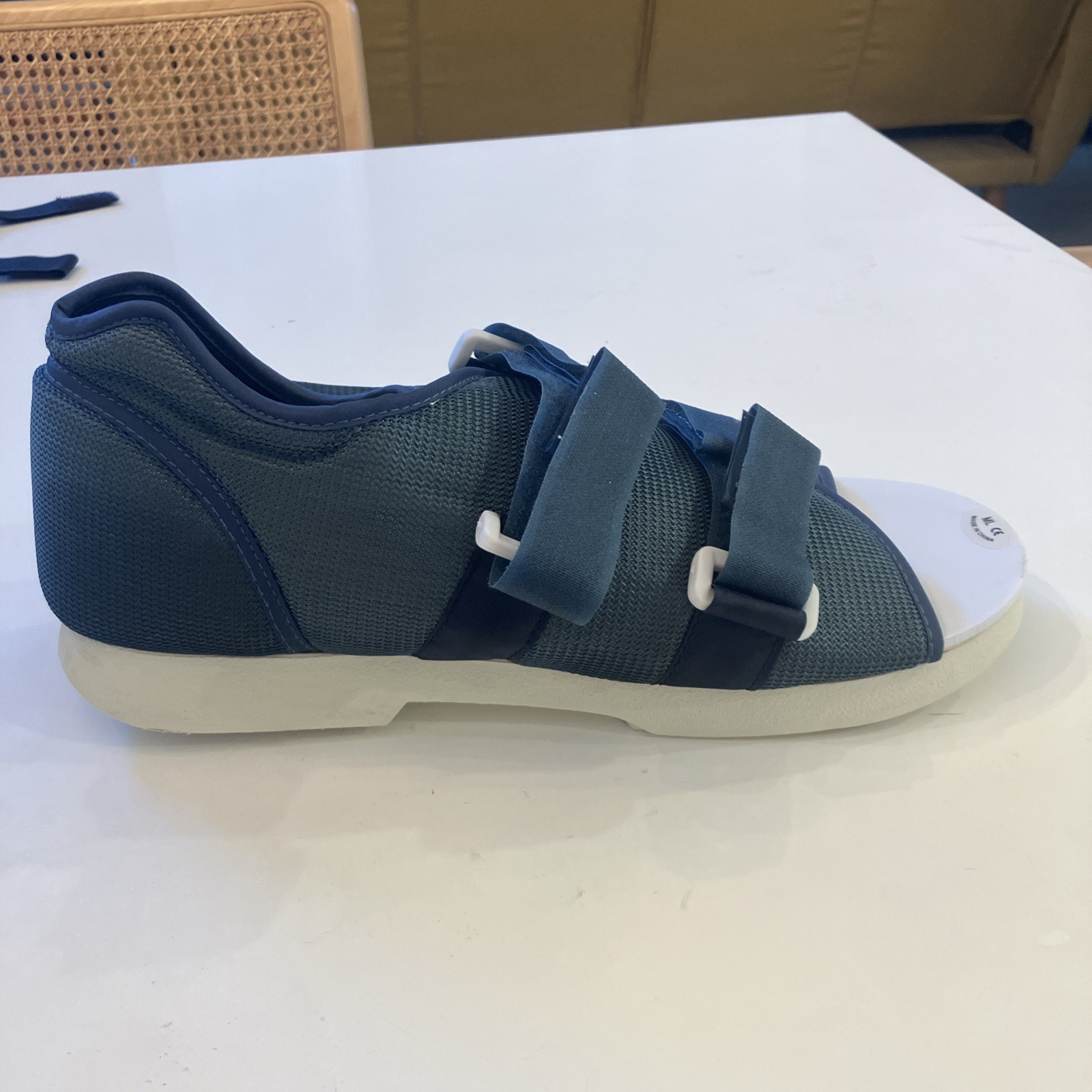 Ossur Blue Mesh Top Post-Op Shoe Large Extended Strap / Dual Side Closure 17017