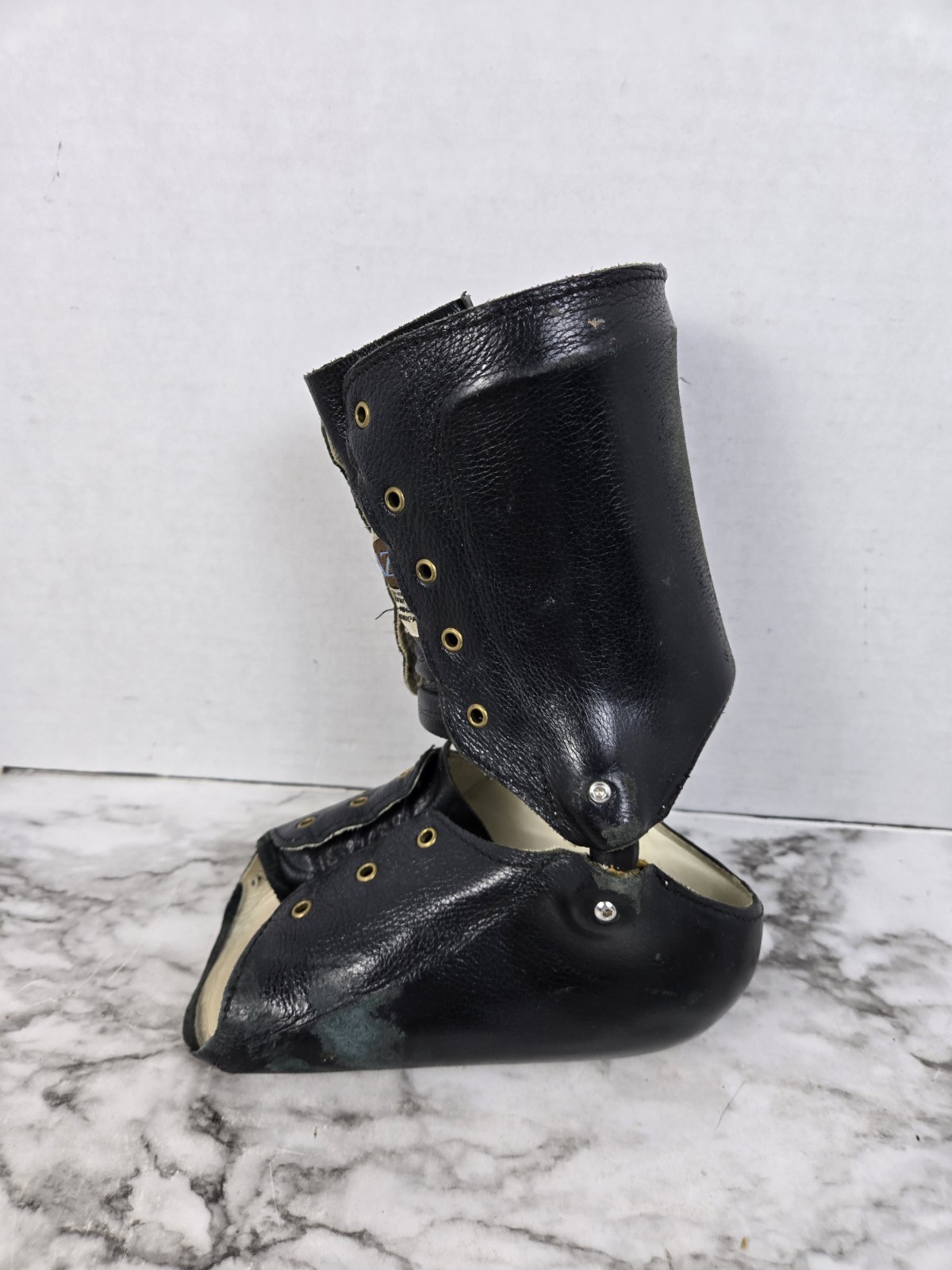 Azafo Arizona – Vintage Black Leather Orthopedic Boot – Left Foot (No Laces)