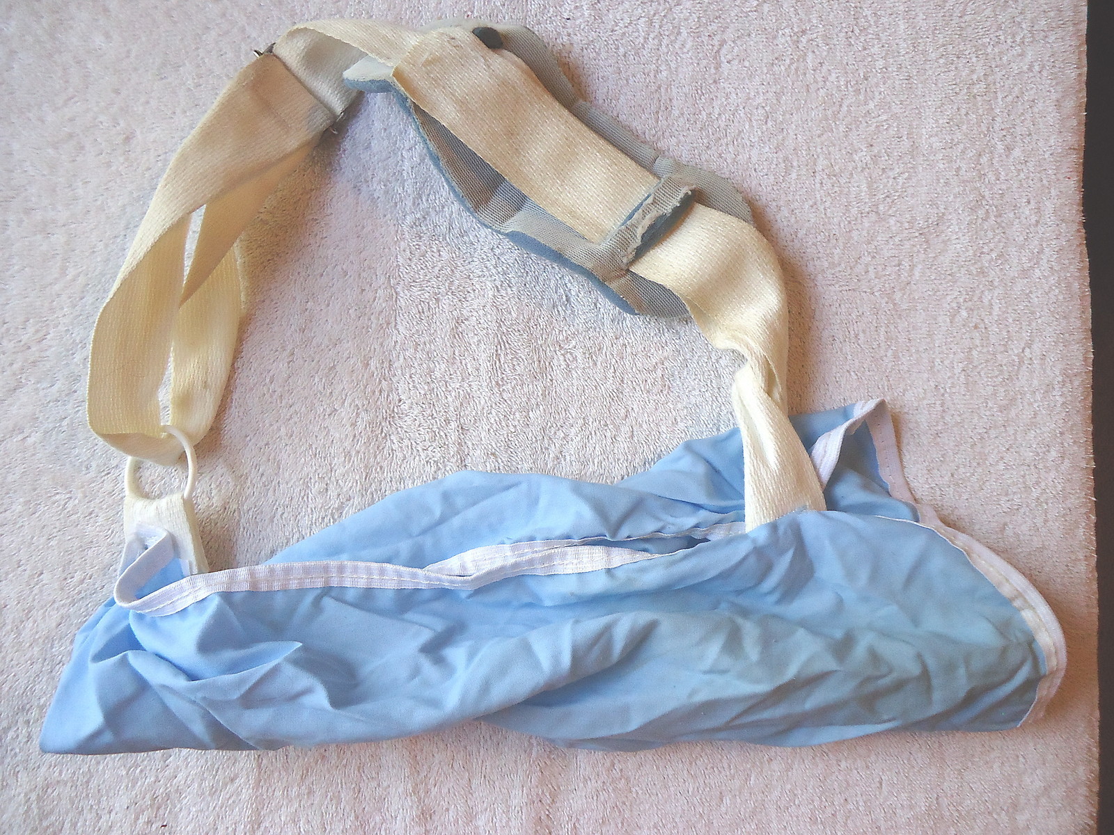 Lot Of 3 Wrist Supports And 1 Arm Sling ” GREAT COLLECTIBLE USEABLE ? LOT “
