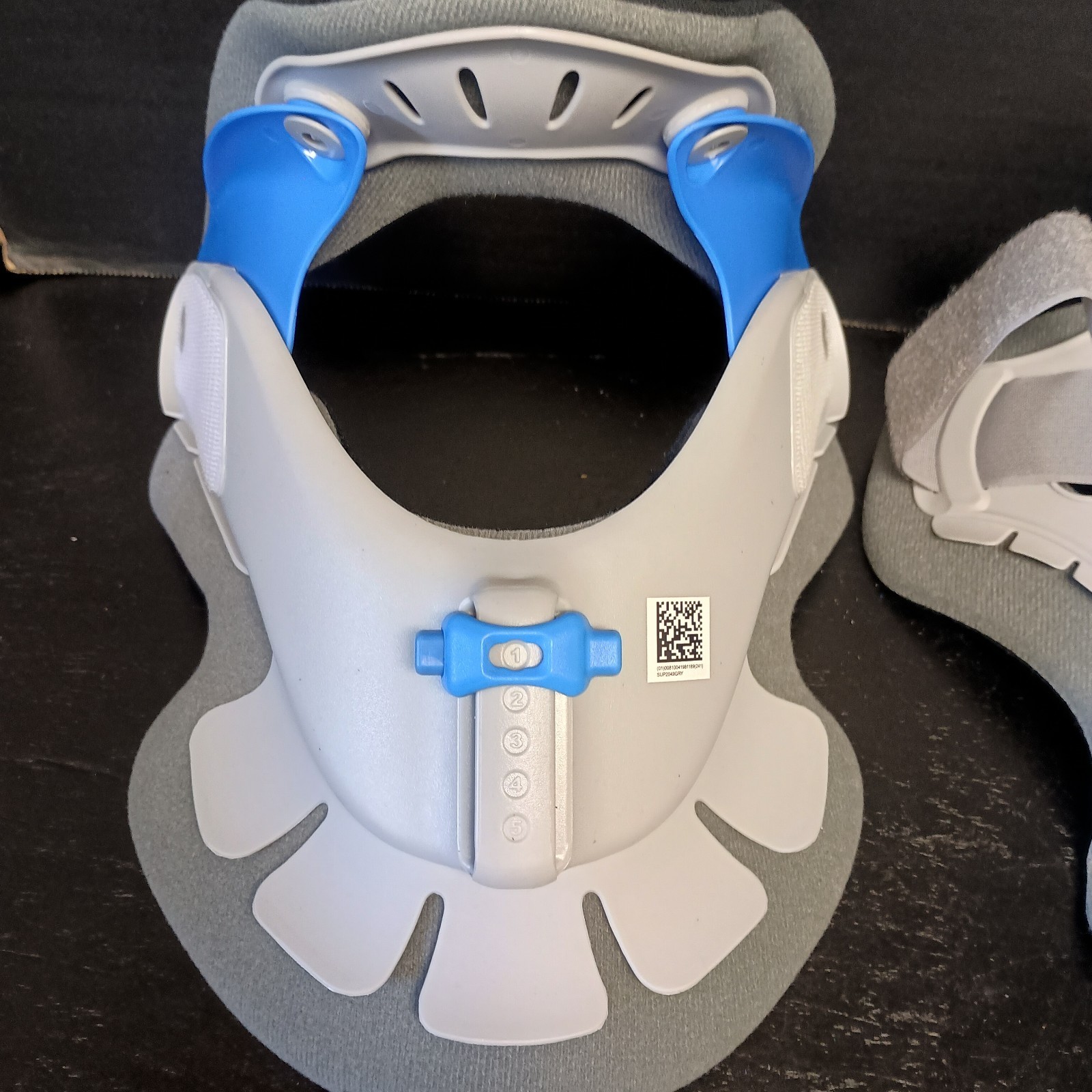 NEW CoreTech 2 Piece Adjustable 180 Cervical Collar Neck Brace NIP