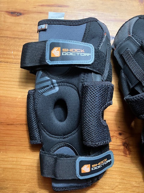 Shock Doctor 875 – *MEDIUM SIZE* – Hinged Knee Brace – *Level 3 Ultimate Support
