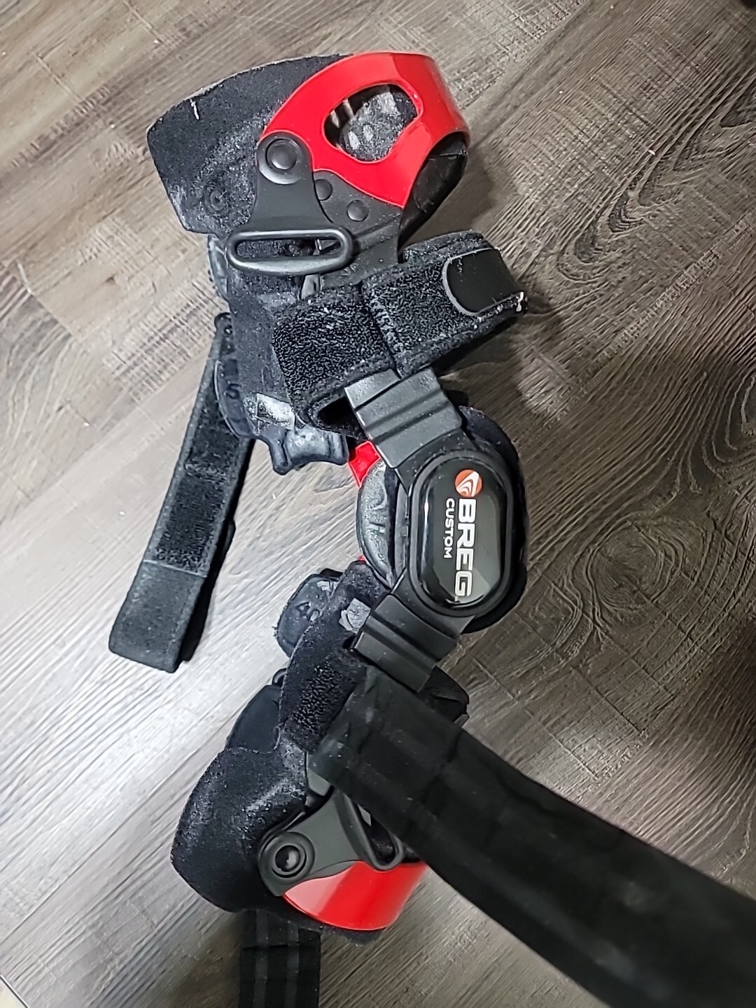 Breg fusion Custom Red right knee Brace 50 Top 40 Bottom With Bag Knee Gloves