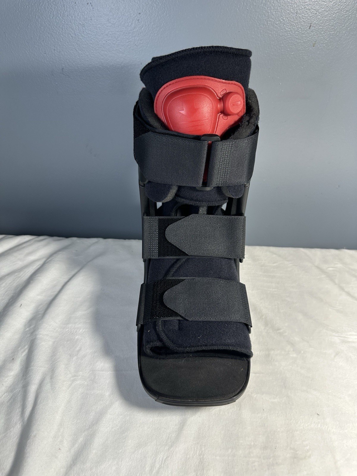 DJO XcelTrax Rehabilitation Ankle Boot Ankle Air Shock pod Walker Size Medium