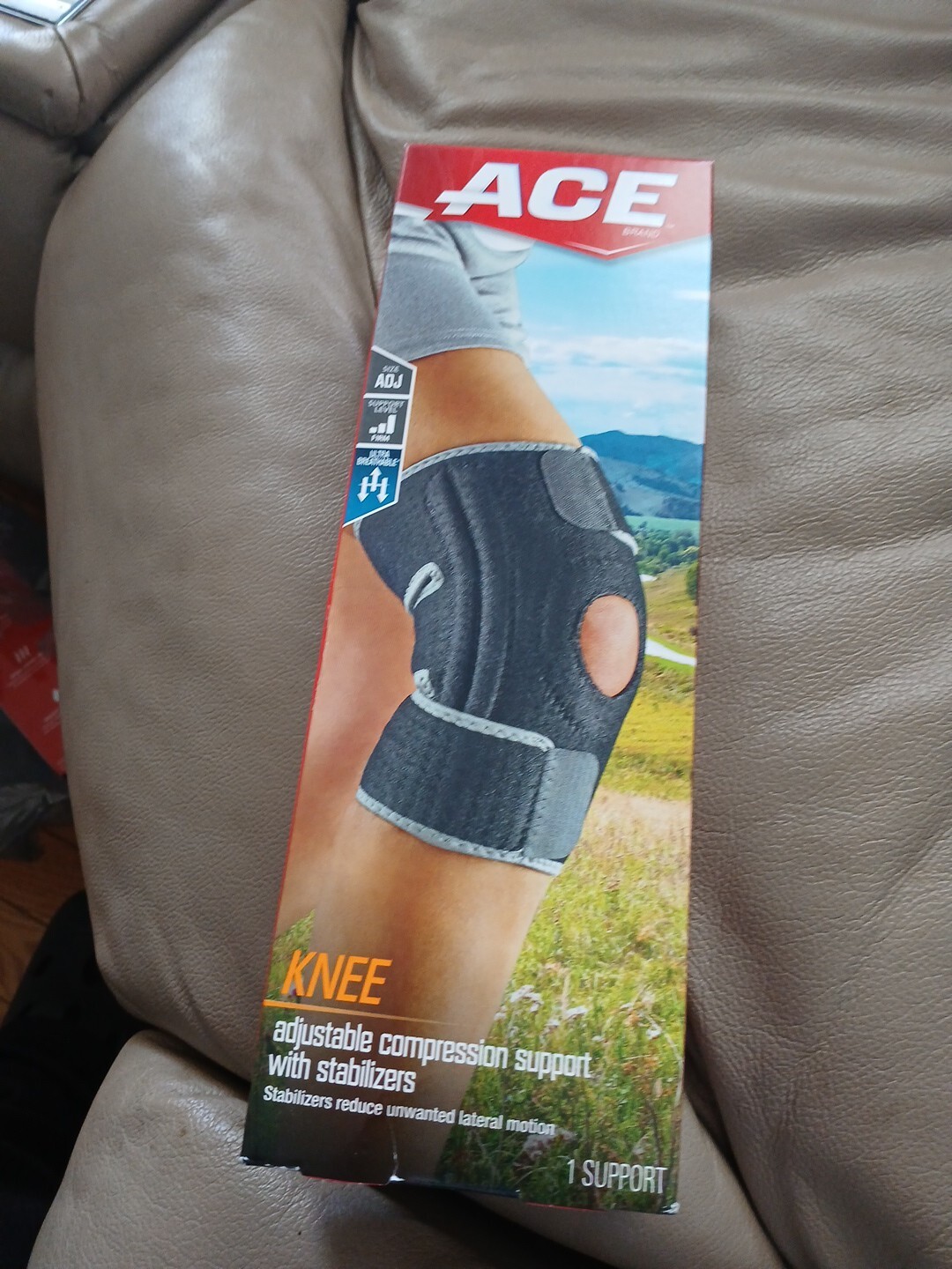 ACE BLACK ADJUSTABLE COMPRESSION KNEE SUPPORT WITH STABILIZERS 200290