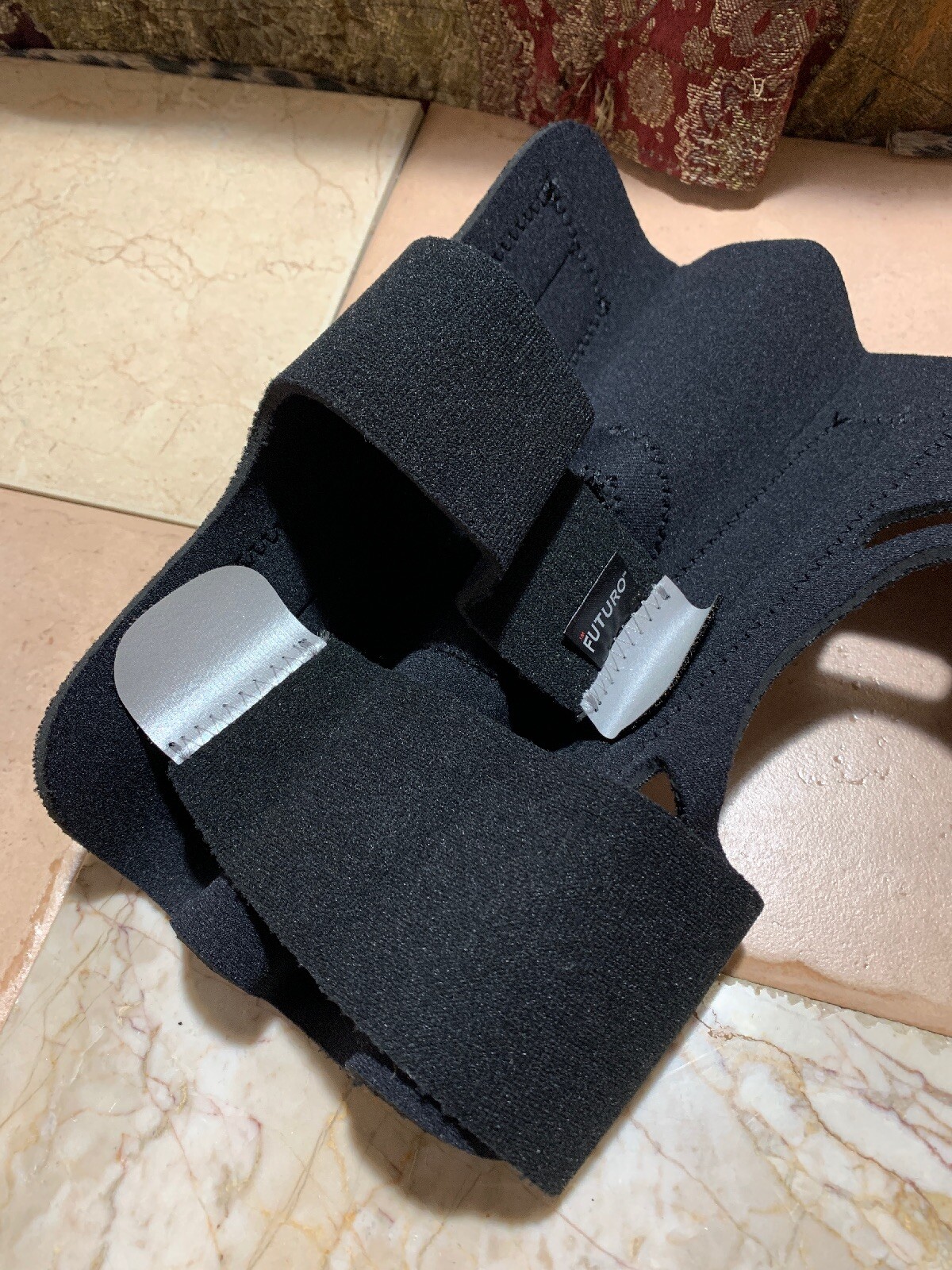 Futuro Sport “Adjustable Knee Stabilizer” Brace 47550, Dual Stabilizers, New