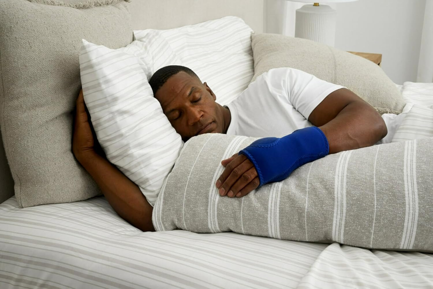 FUTURO Night Wrist Support, Left or Right, Adjustable, Helps Provide Nighttime R