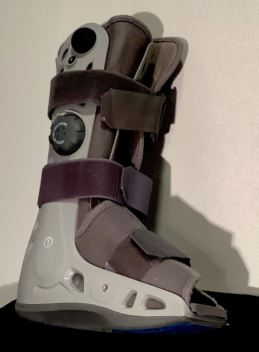 Aircast Softstrike Walking Post Surgical Boot Air Bag Pump Walking Cast DJO – Sm